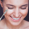Spatule cosmétique équipée d'une bille pour le massage du visage et du contour des yeux
